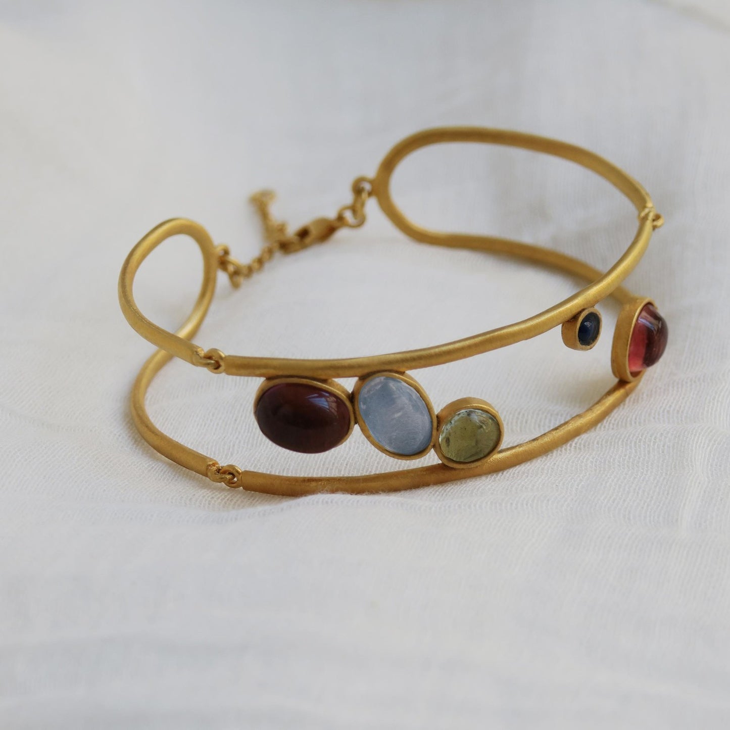 Bracciale Alegria (Codice: BR ALE 01) - Bracciale Artigianale in Ottone Satinato Placcato Oro 24kt con Vetro di Murano
