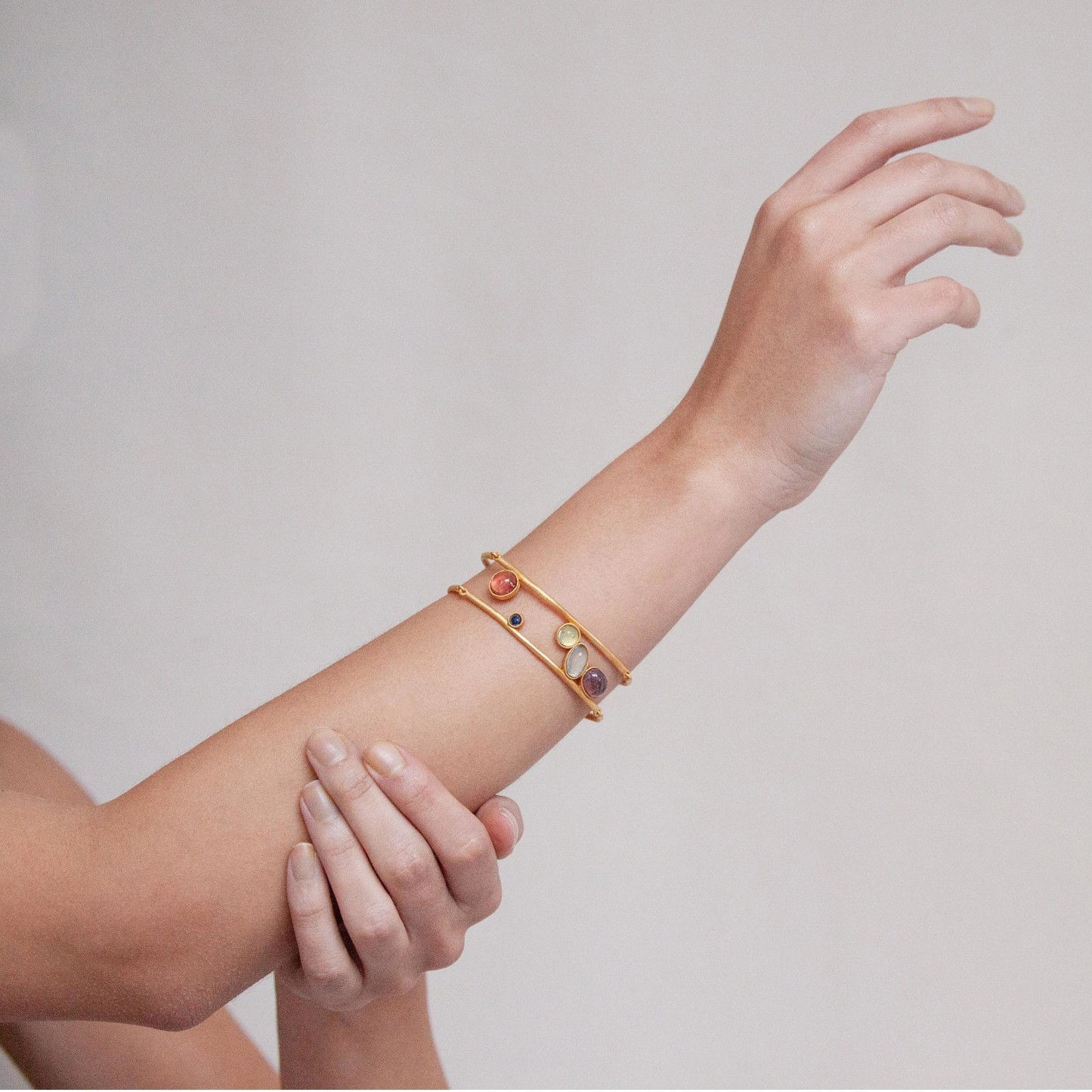 Bracciale Alegria (Codice: BR ALE 01) - Bracciale Artigianale in Ottone Satinato Placcato Oro 24kt con Vetro di Murano