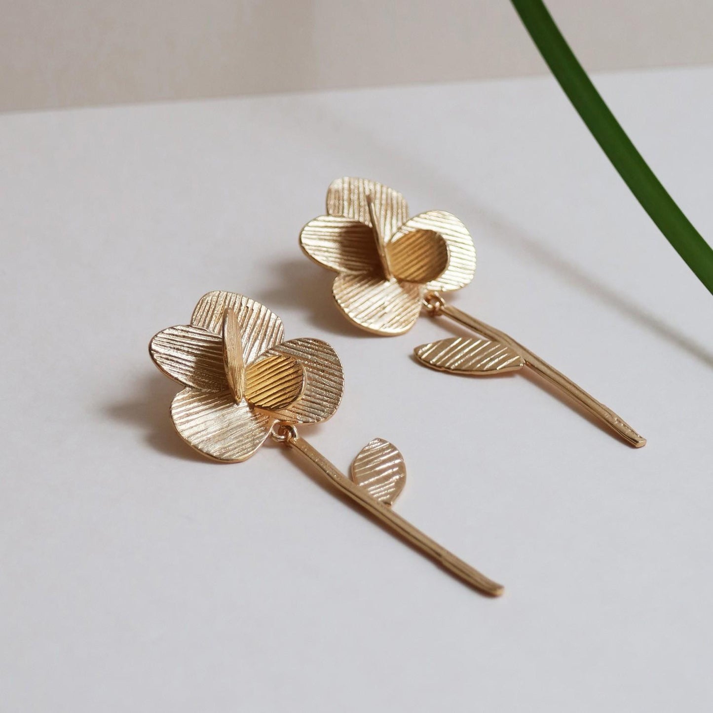 Orecchini Fiore con Stelo Placcati Oro 24K