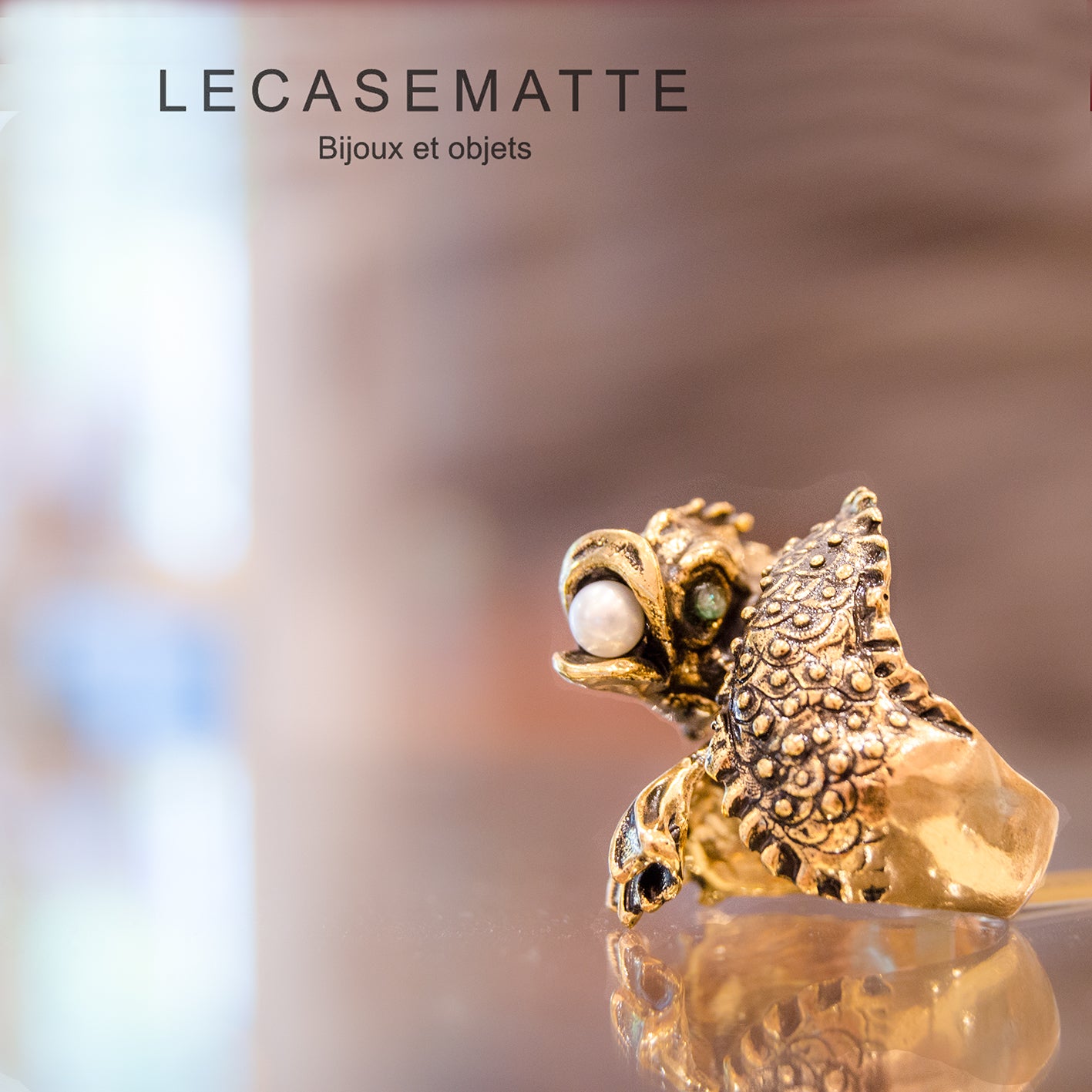 Anello Tritone - Anello Artigianale in Ottone Dorato con Radice di Smeraldo e Perle (Codice: AN TR 01)