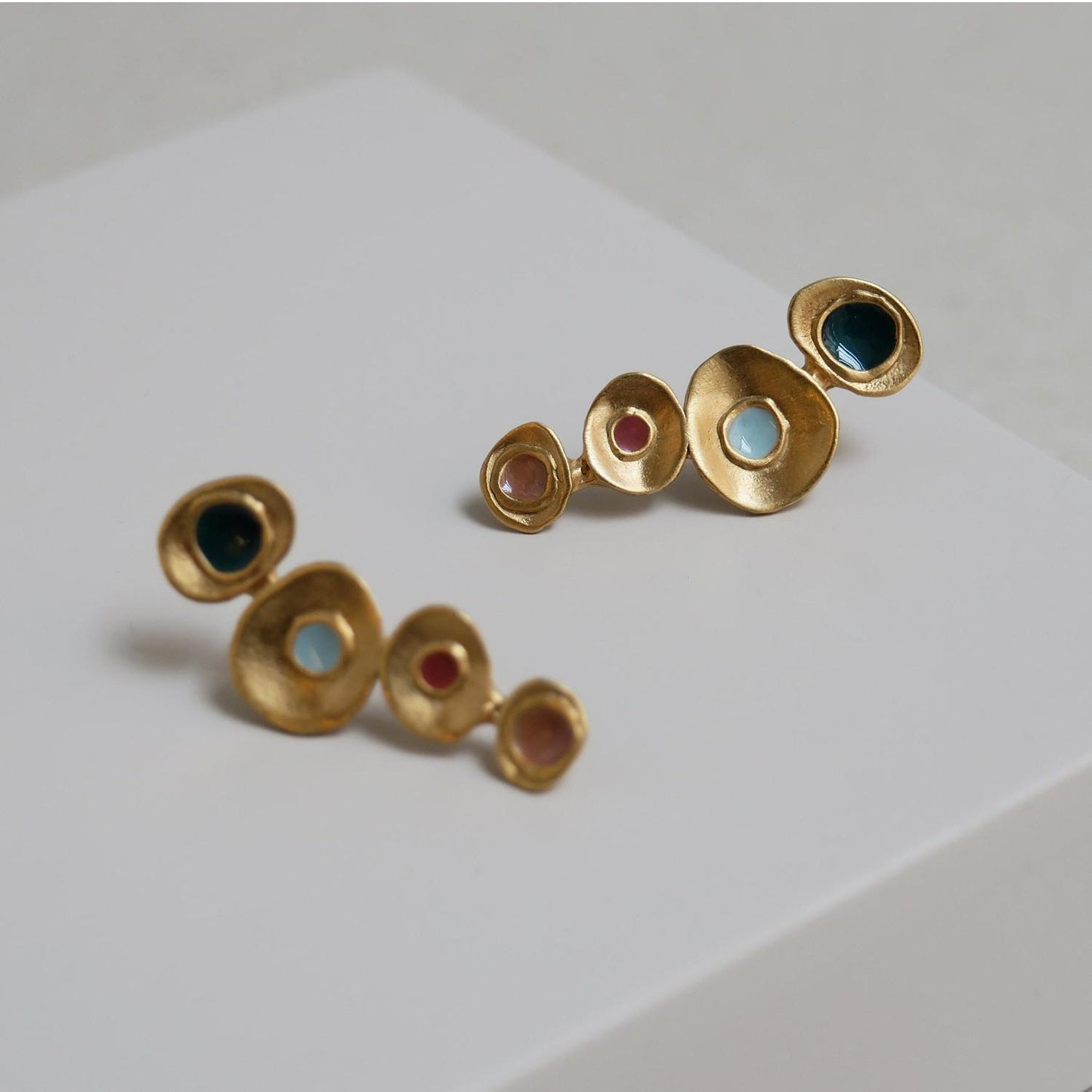 Orecchini Curvi Multicerchio in Oro Opaco con Smalti Colorati (Codice: OR GE 006)