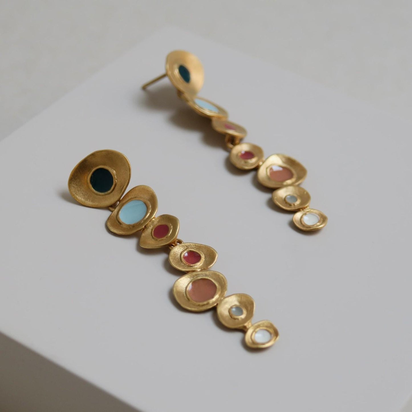 Orecchini Pendenti Maxi Cerchi Irregolari Oro Opaco con Smalti Multicolore (Codice: OR GE 008)
