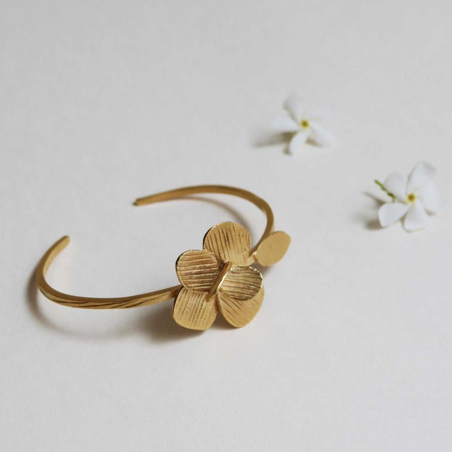 Bracciale Fiore in Ottone Placcato Oro 24K BR-ORO-001