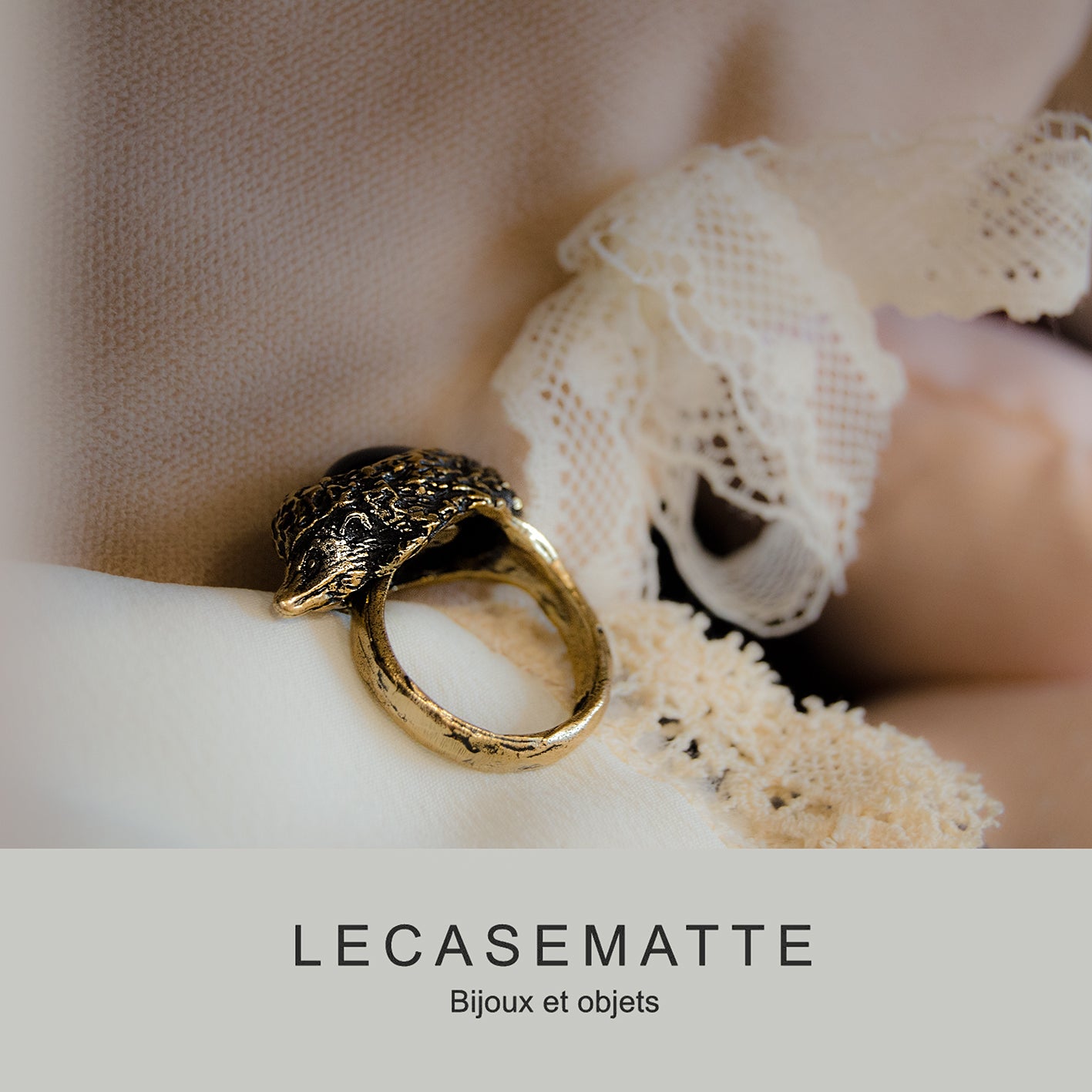 Anello Riccio - Anello Artigianale in Ottone Galvanizzato Oro con Onice (Codice: AN RC 01)